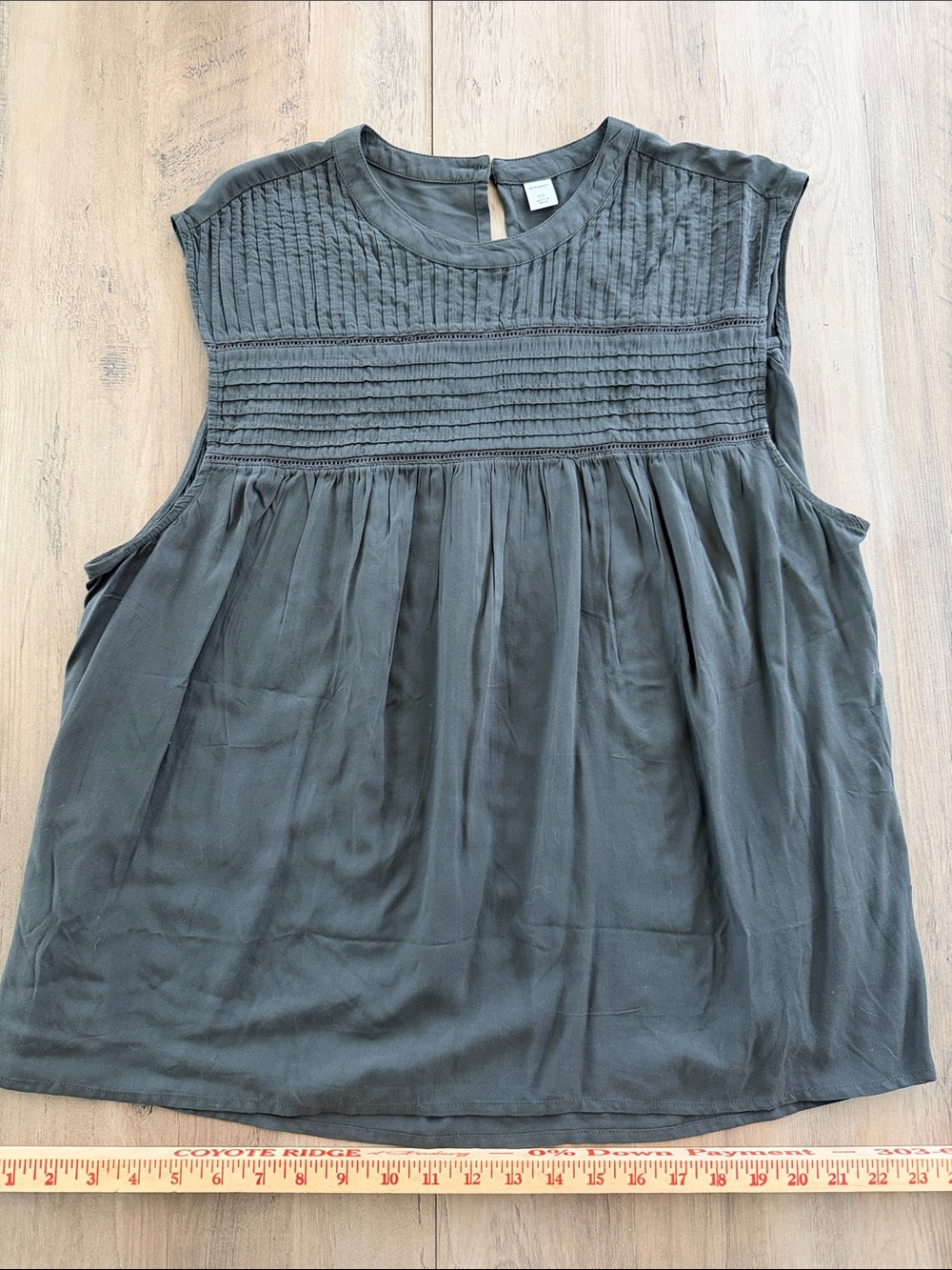 Old Navy XXL Sleeveless Pintuck Yoke Top in Charcoal summer work top key hole